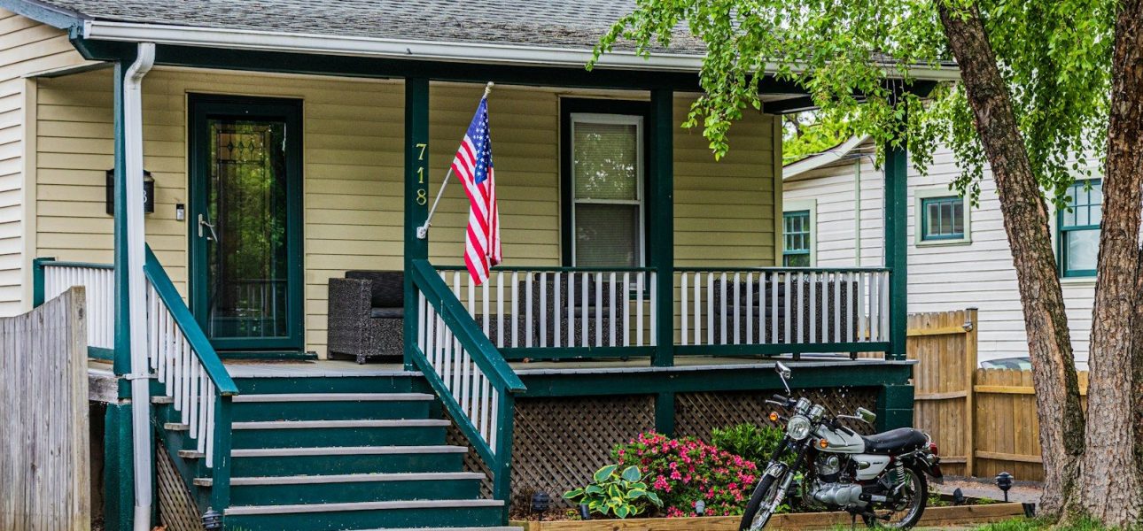 Single-family house with front porch in Virginia